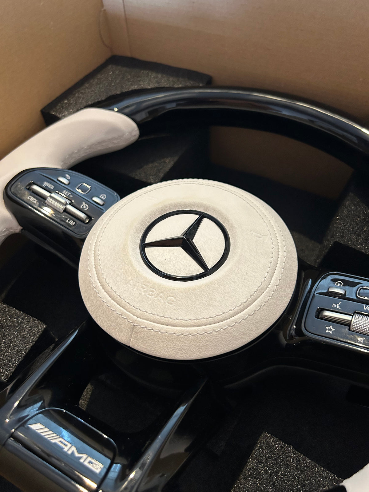 Пиано лак волан за Mercedes-Benz със вибрации
