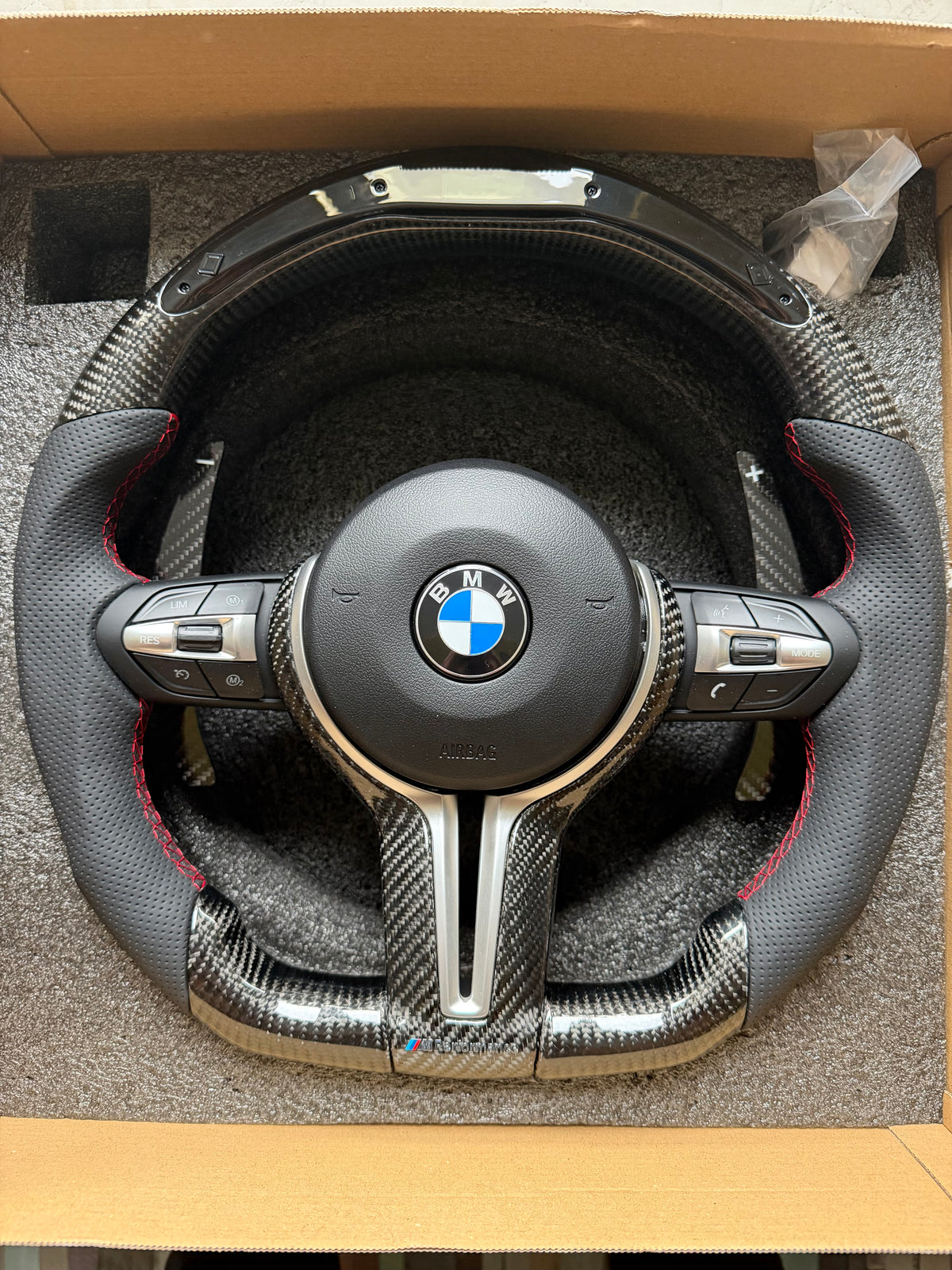Спортен волан за BMW с дигитала