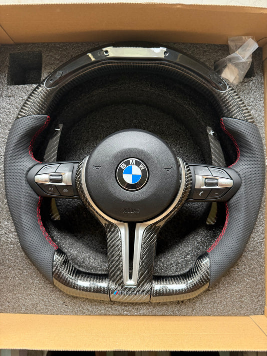 Спортен волан за BMW с дигитала