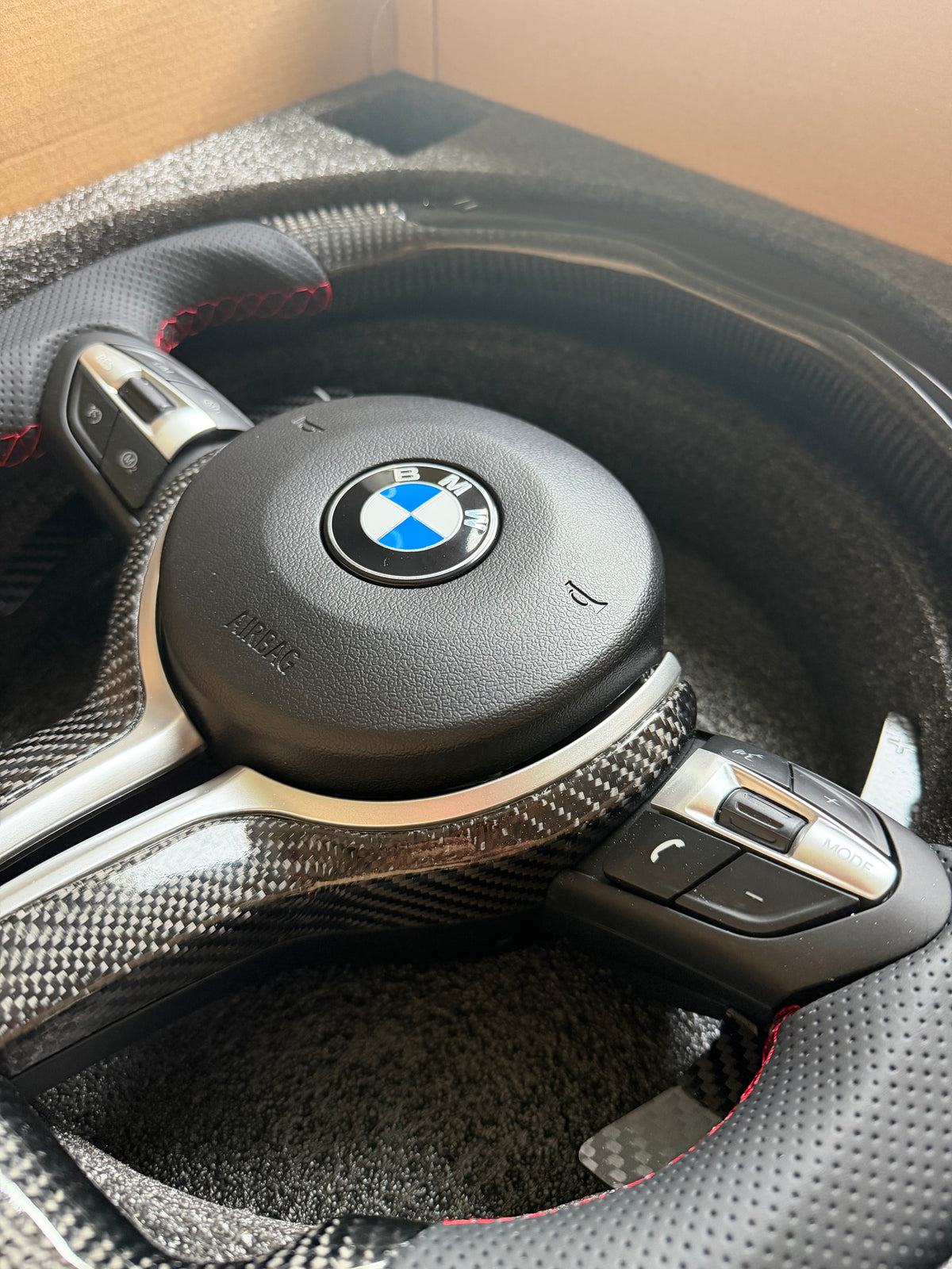 Спортен волан за BMW с дигитала
